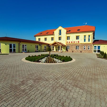 Kentaur Lovaspanzio Hódmezővásárhely Exteriér fotografie