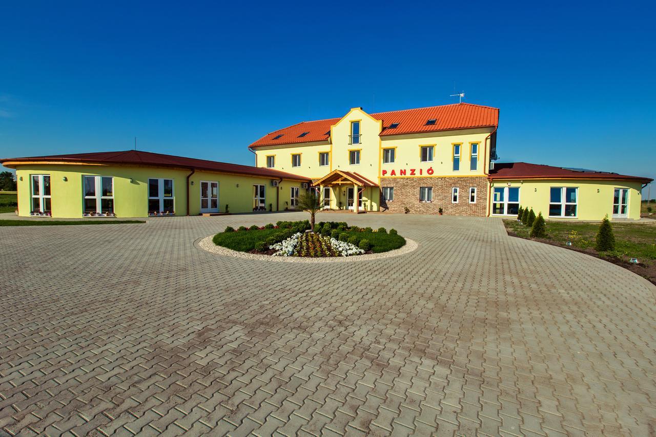 Kentaur Lovaspanzio Hódmezővásárhely Exteriér fotografie